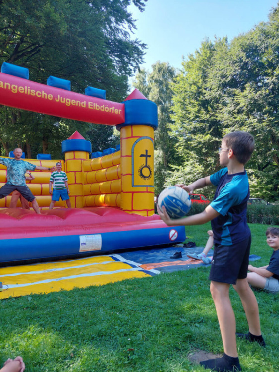 EJE-Freizeiten - Sommerfreizeit auf der Hüpfburg